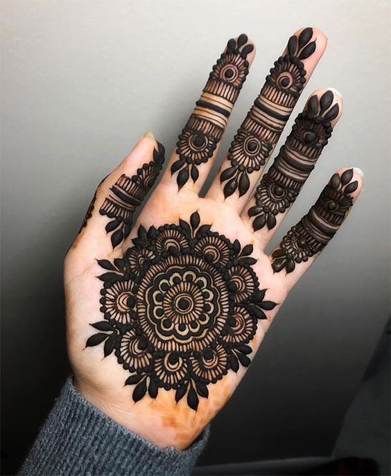 full hand round mehndi design