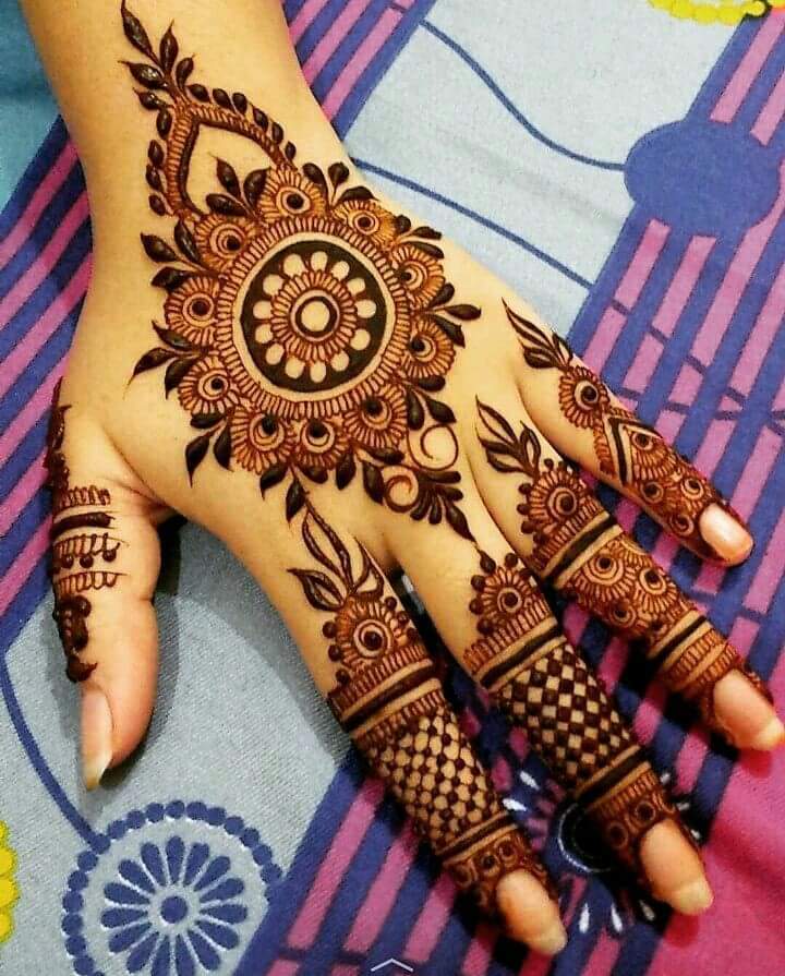 best round mehndi designs