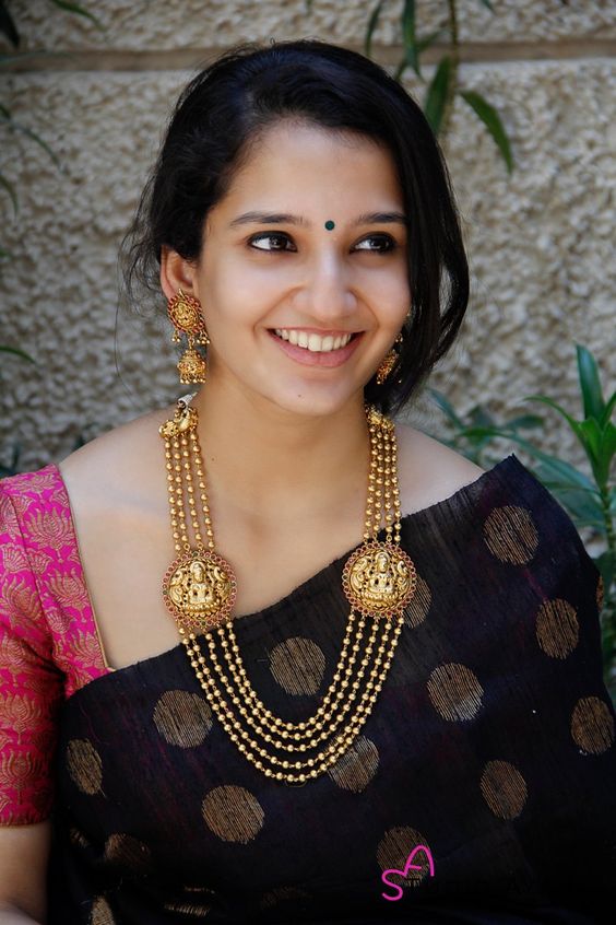 Black Saree Traditional Look